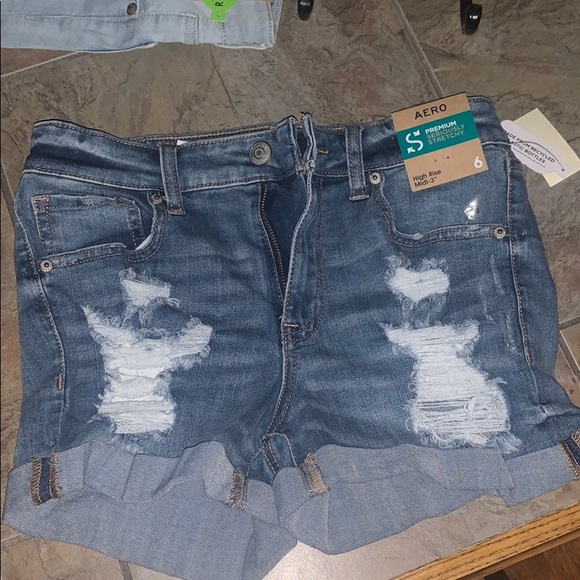 Jean Shorts - Picture 3 of 4